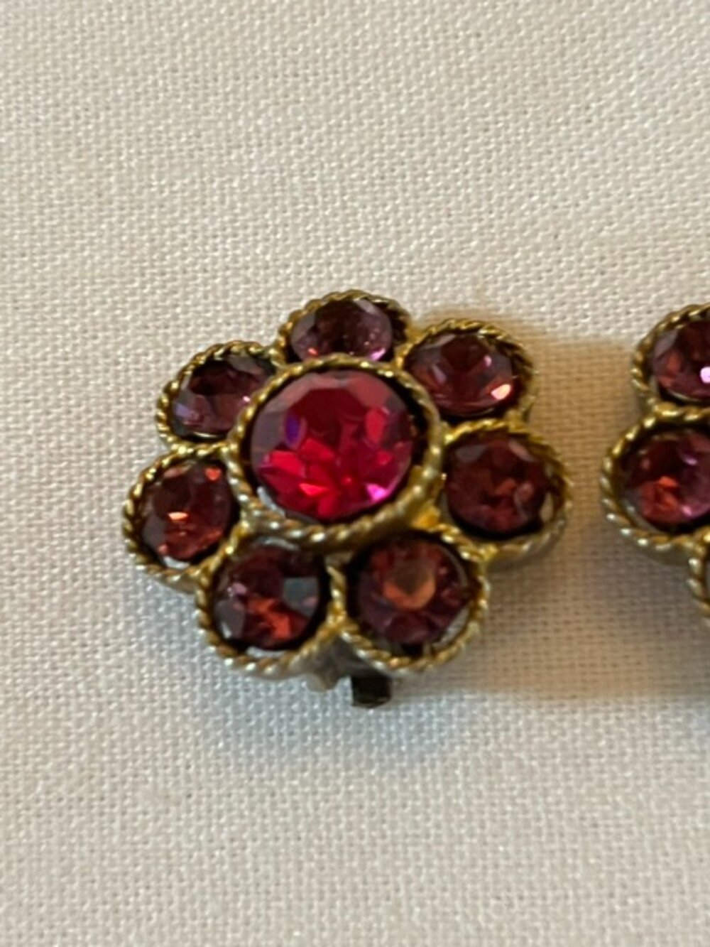 LISNER | Fuchsia Dark Pink Vintage Clip On Earrings Flowers